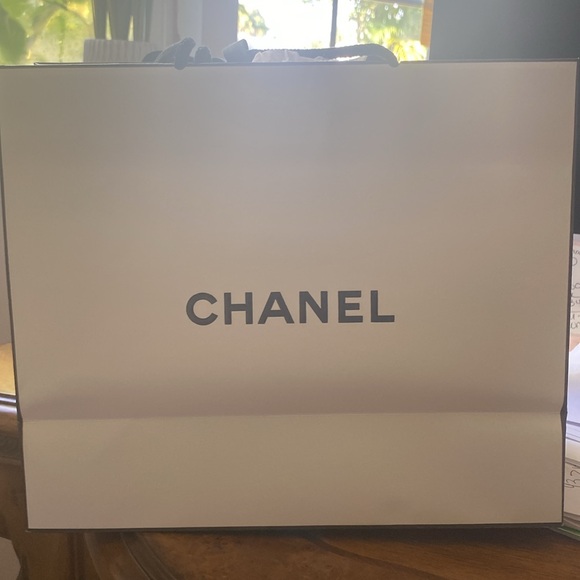 Chanel SENT WITH LOVE Gift Set lots in the bag! - Picture 6 of 16